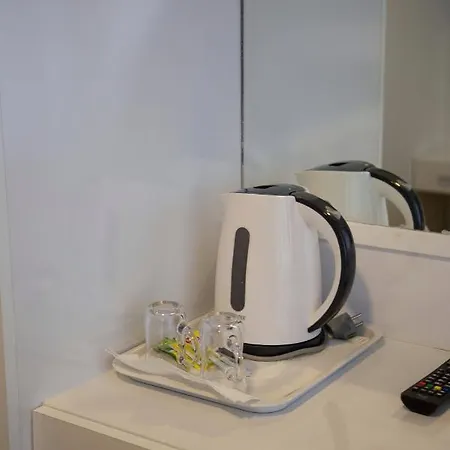 Amsterdam Economic * Κεμέρ